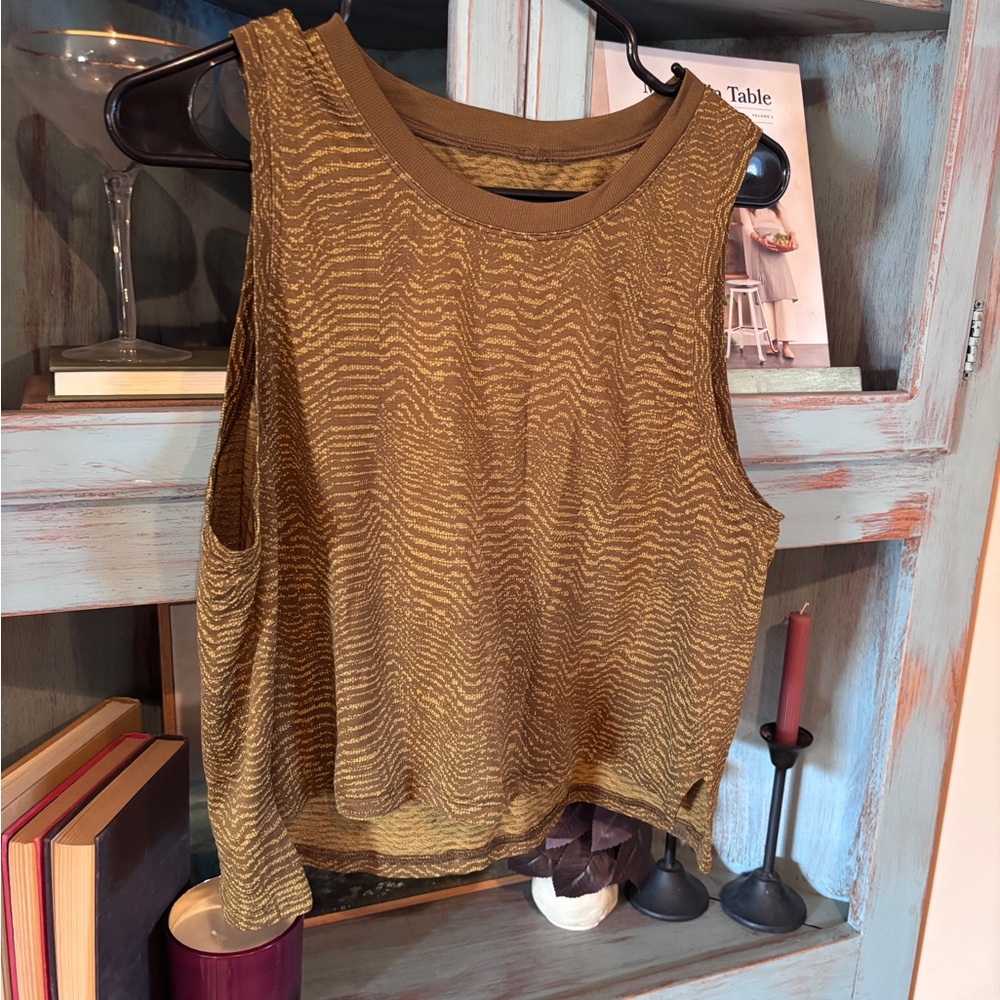 Lulu muscle t shirt crop size 10 - Picture 4 of 8